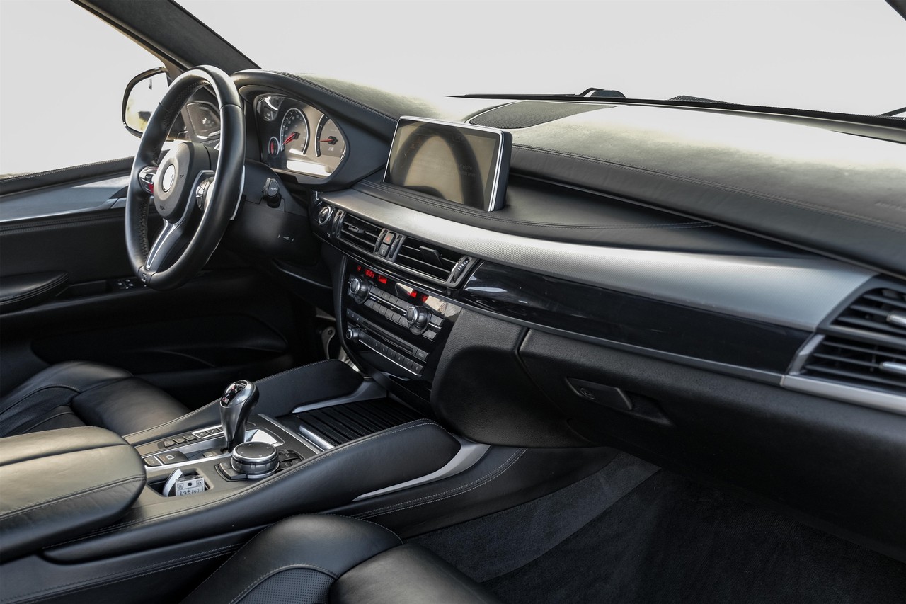 BMW X5 M Vehicle Main Gallery Image 13