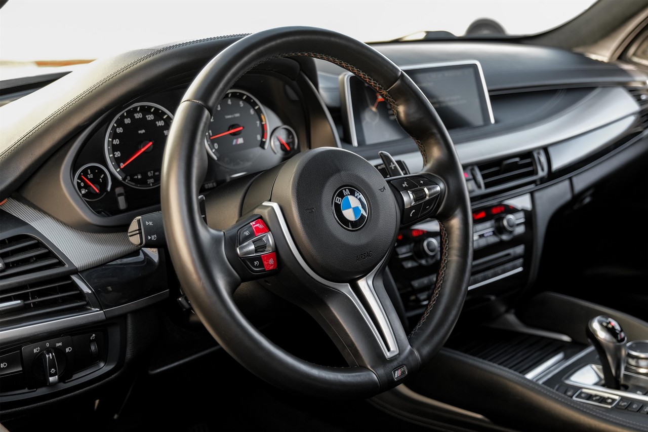 BMW X5 M Vehicle Main Gallery Image 15