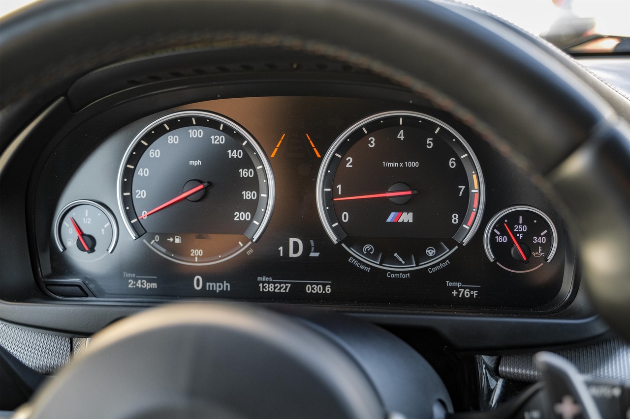 BMW X5 M Vehicle Main Gallery Image 18