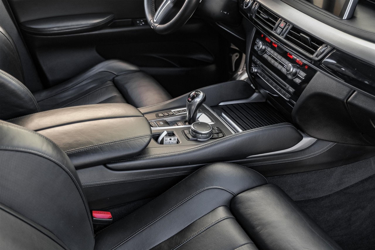 BMW X5 M Vehicle Main Gallery Image 23