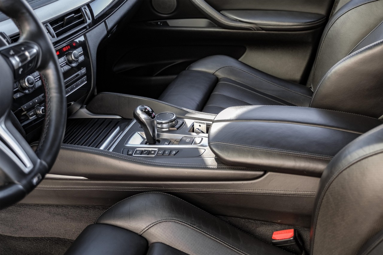 BMW X5 M Vehicle Main Gallery Image 24