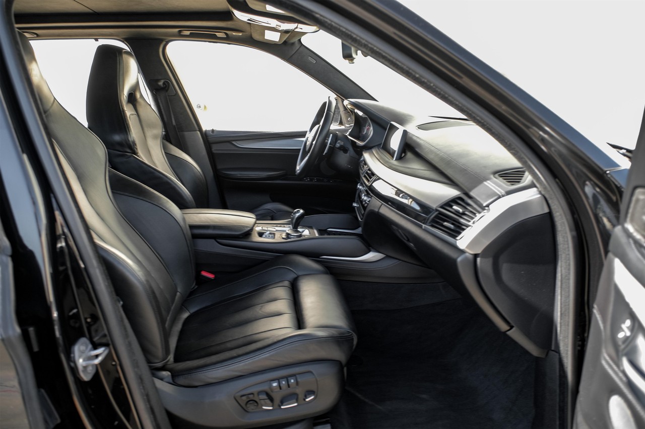 BMW X5 M Vehicle Main Gallery Image 32