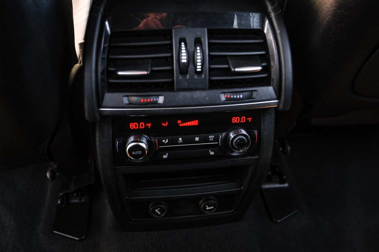 BMW X5 M Vehicle Main Gallery Image 35