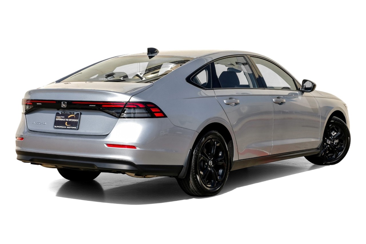 Honda Accord Sedan Vehicle Main Gallery Image 09