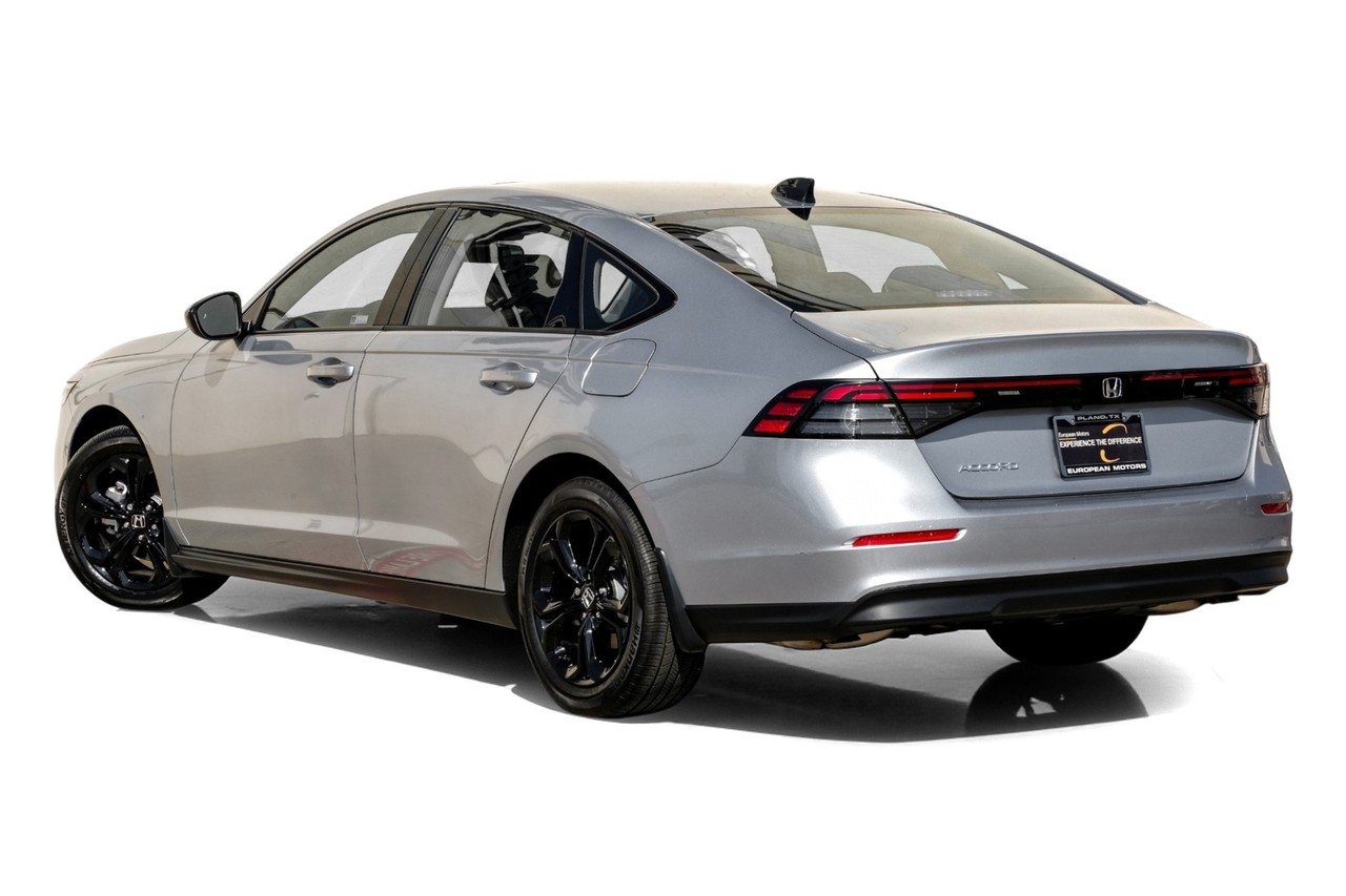 Honda Accord Sedan Vehicle Main Gallery Image 11