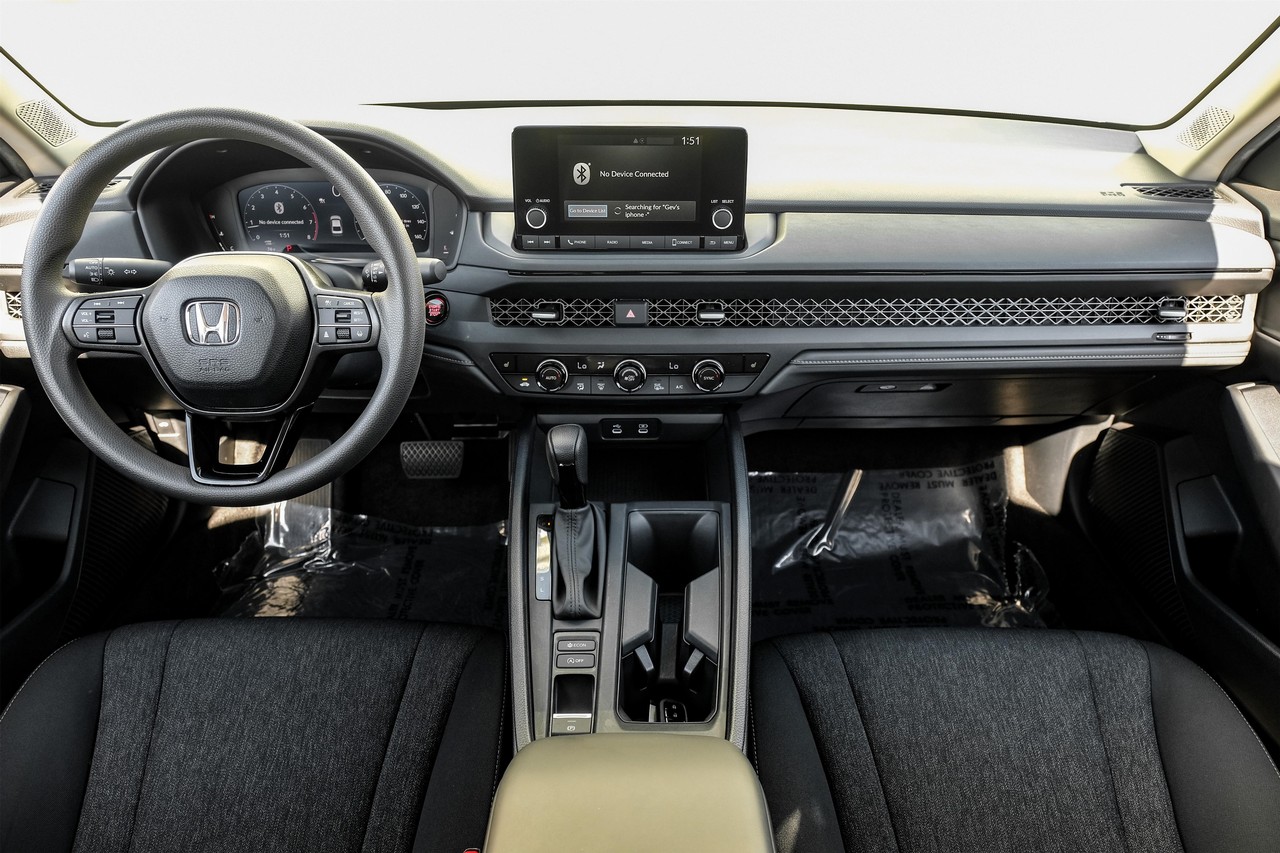 Honda Accord Sedan Vehicle Main Gallery Image 15