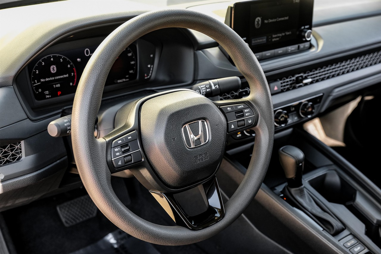 Honda Accord Sedan Vehicle Main Gallery Image 16