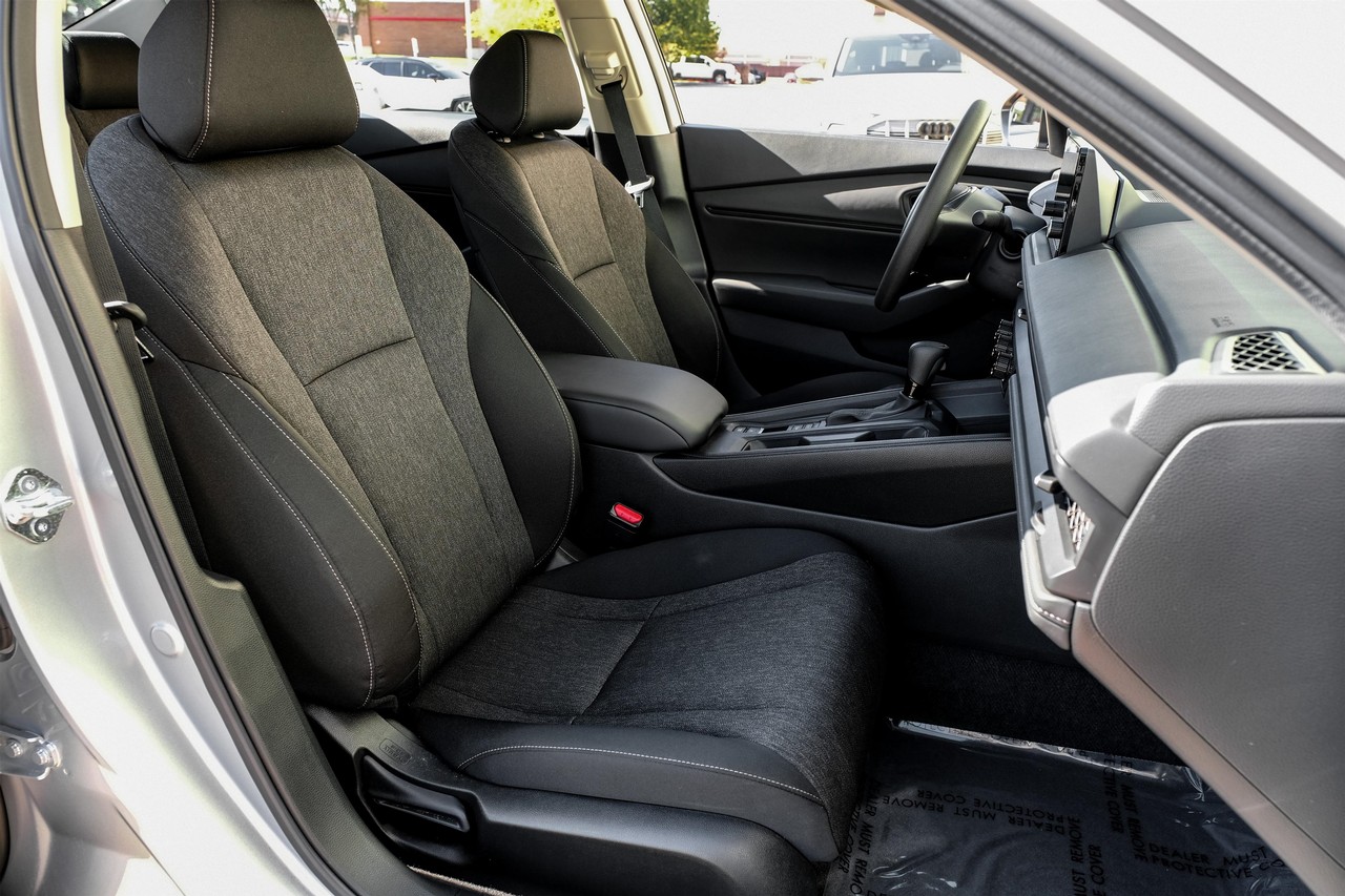 Honda Accord Sedan Vehicle Main Gallery Image 31