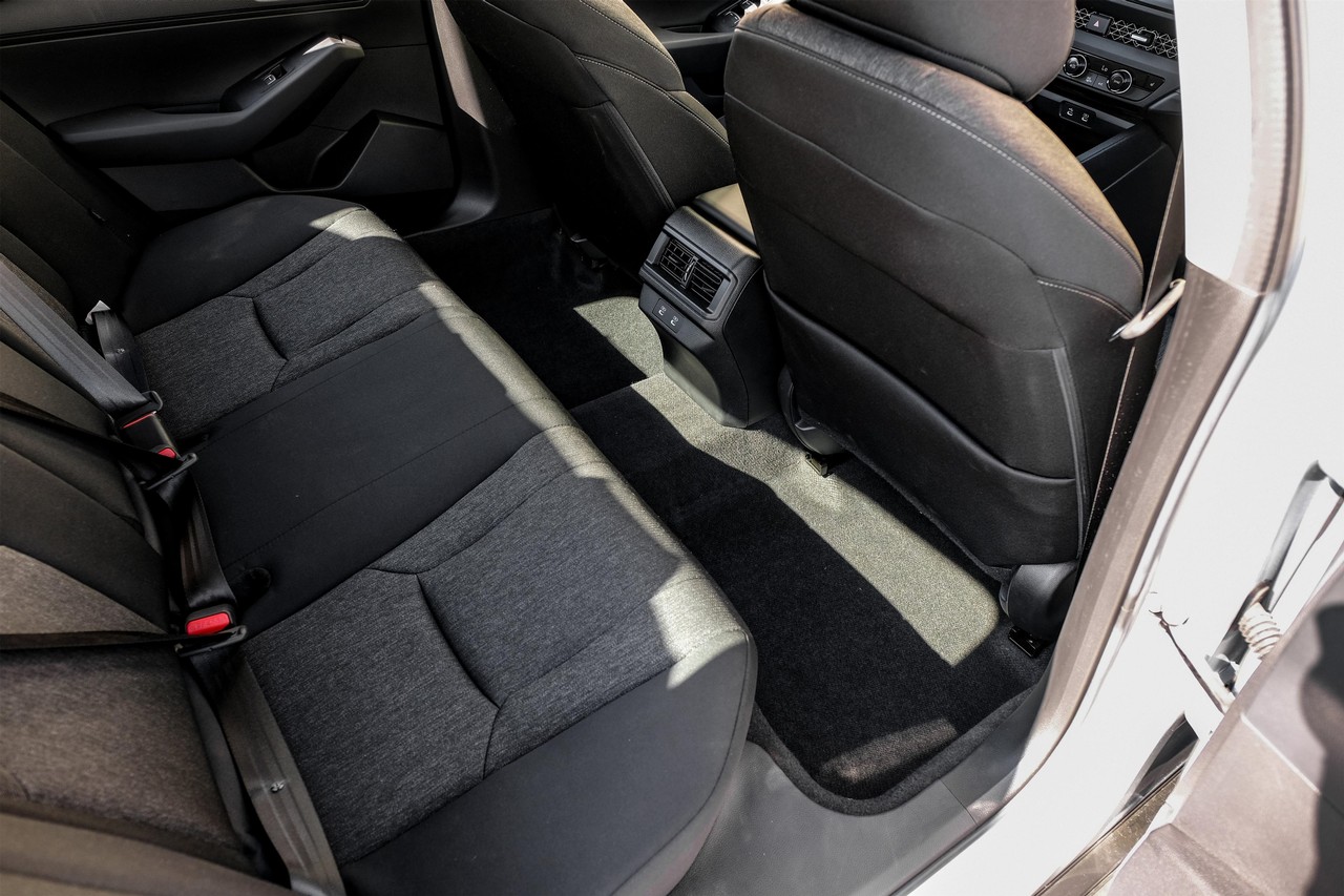 Honda Accord Sedan Vehicle Main Gallery Image 34