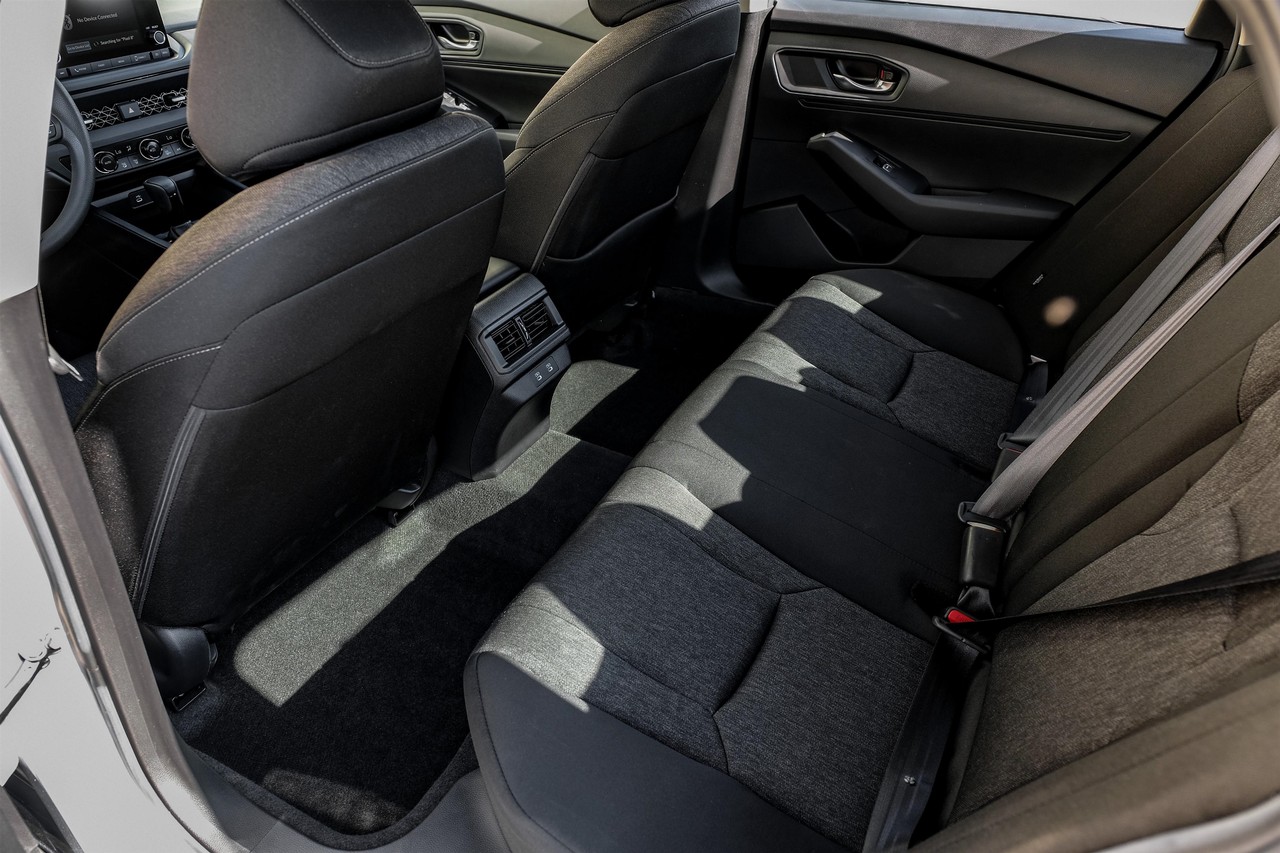 Honda Accord Sedan Vehicle Main Gallery Image 35