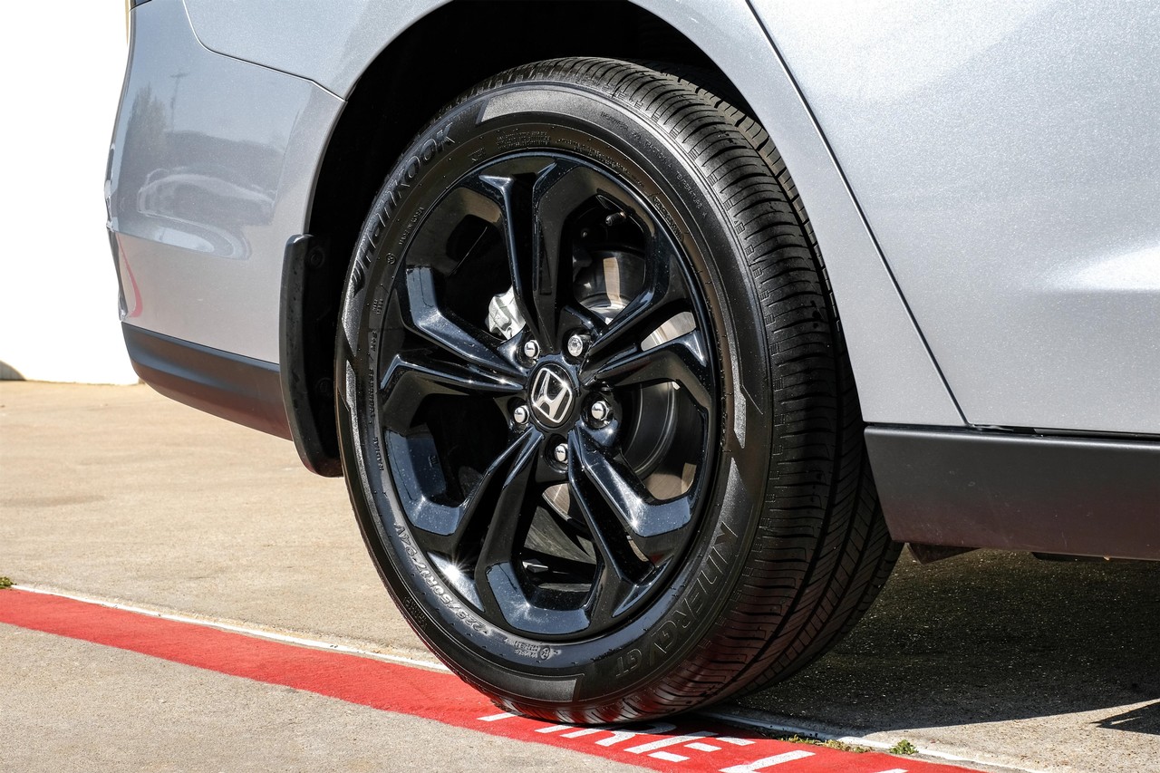 Honda Accord Sedan Vehicle Main Gallery Image 48