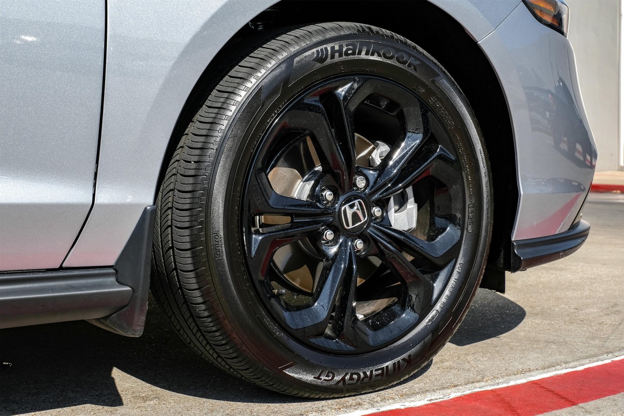 Honda Accord Sedan Vehicle Main Gallery Image 49