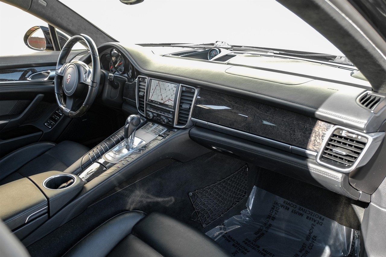 Porsche Panamera Vehicle Main Gallery Image 13