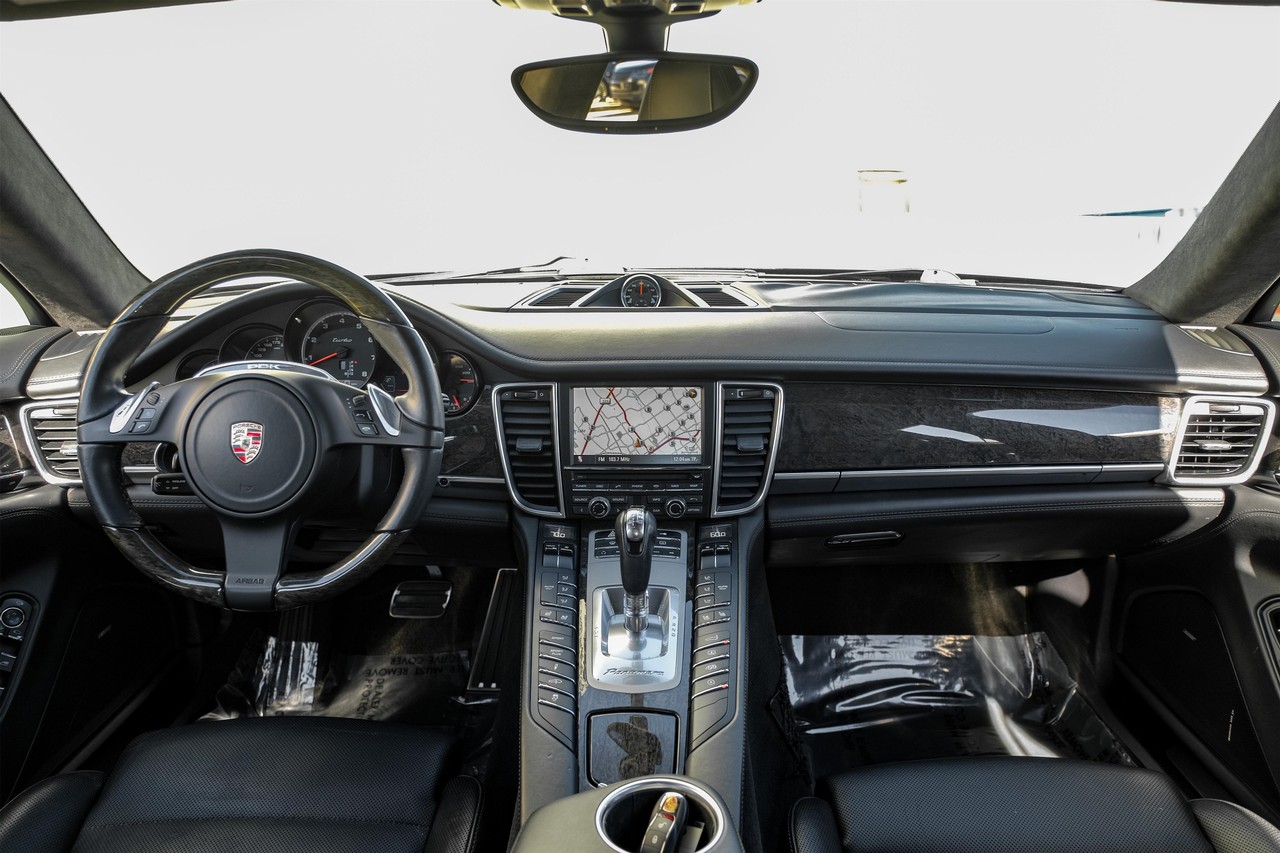 Porsche Panamera Vehicle Main Gallery Image 14