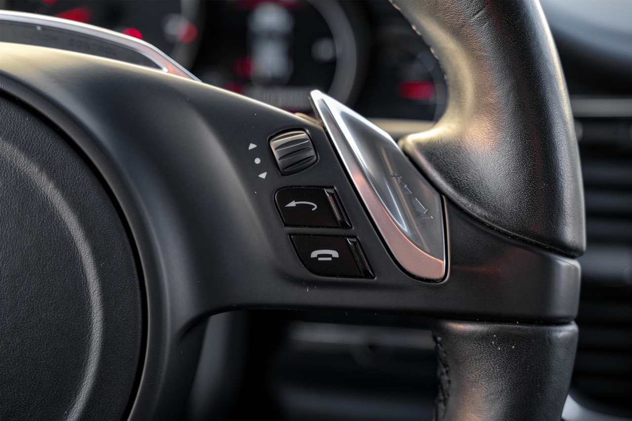 Porsche Panamera Vehicle Main Gallery Image 17