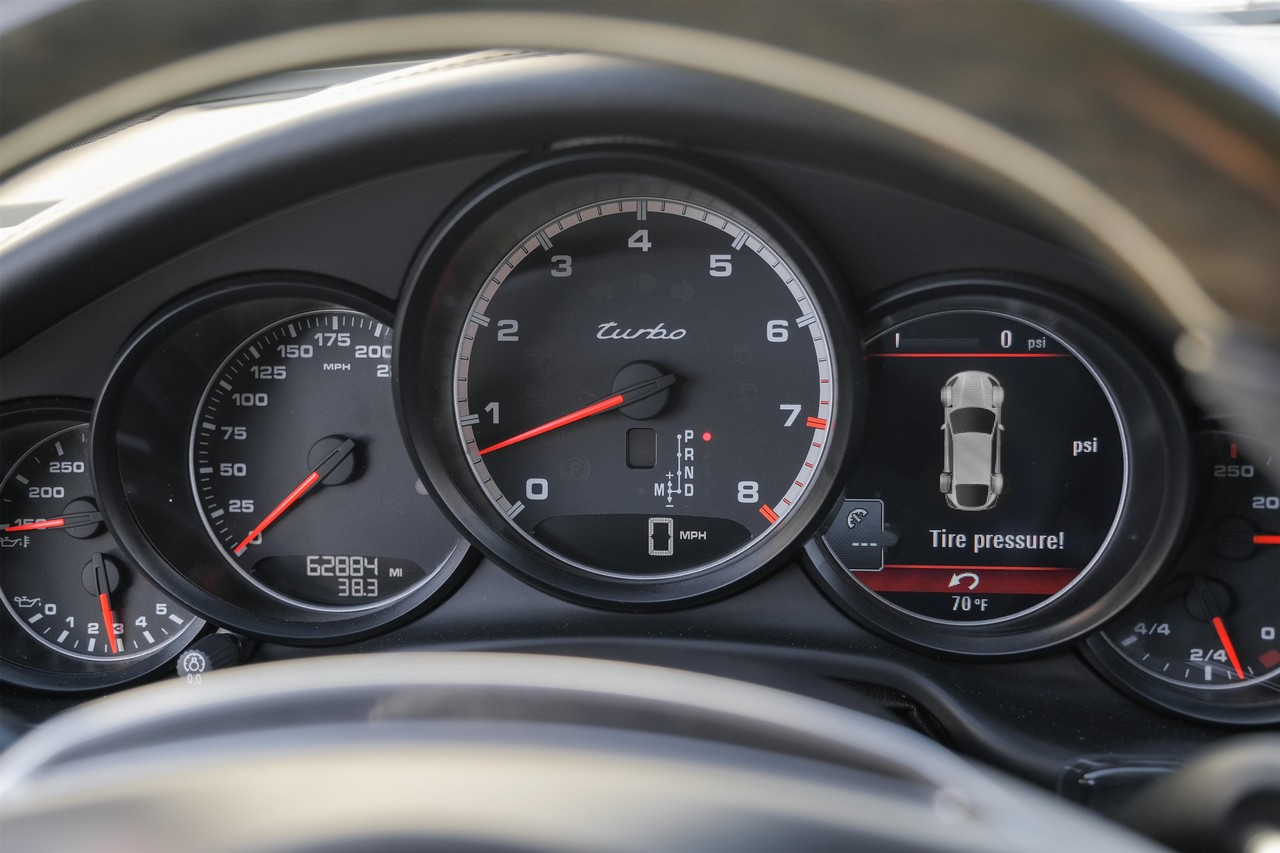 Porsche Panamera Vehicle Main Gallery Image 18