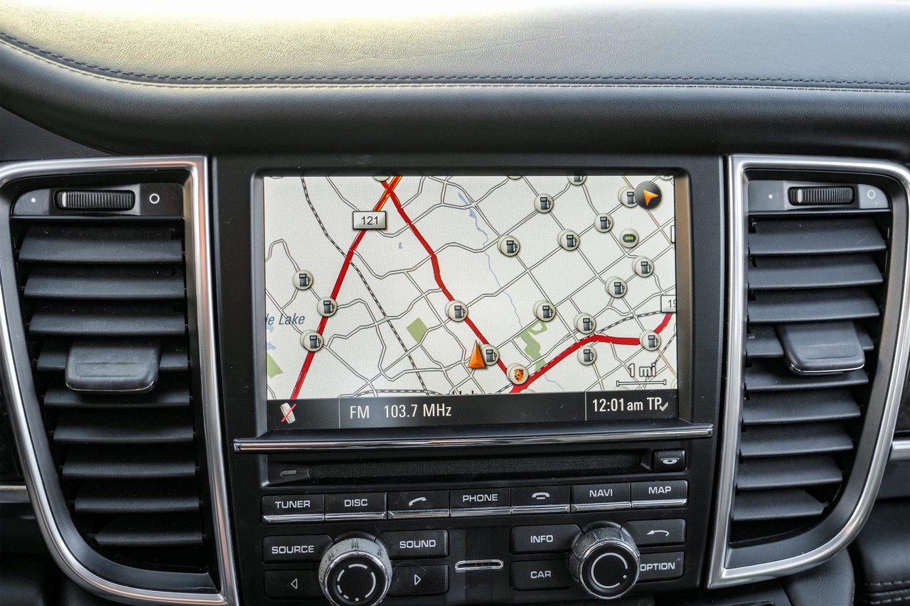 Porsche Panamera Vehicle Main Gallery Image 20