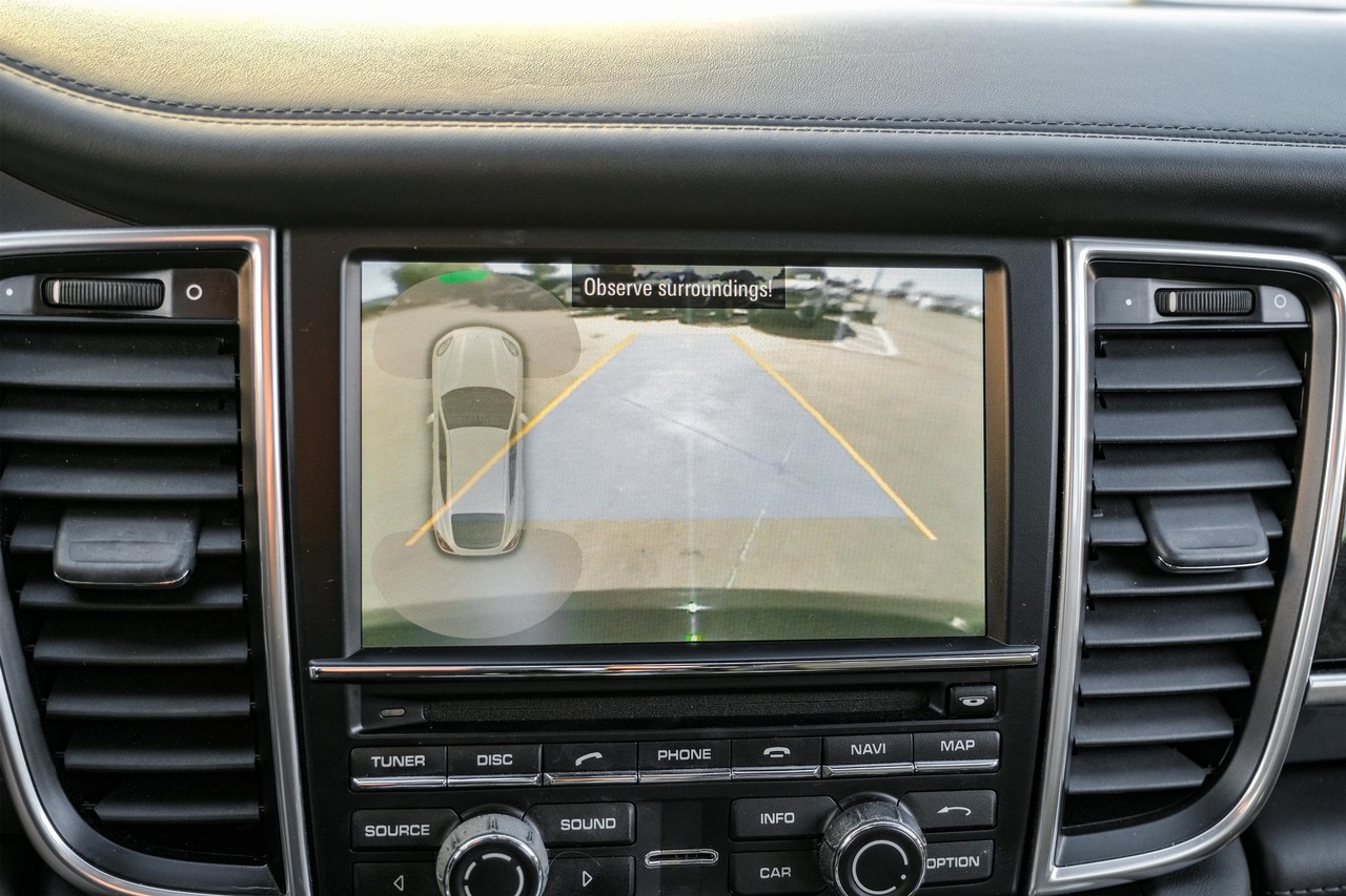 Porsche Panamera Vehicle Main Gallery Image 21