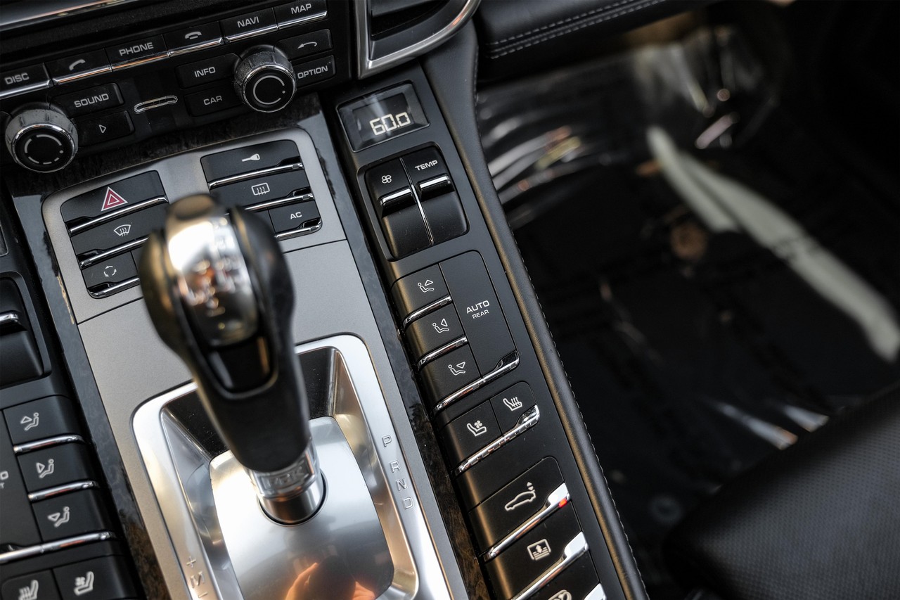 Porsche Panamera Vehicle Main Gallery Image 28