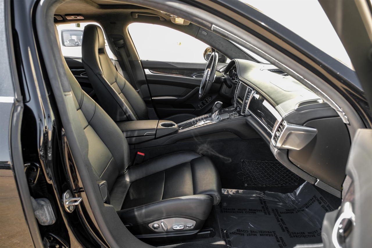 Porsche Panamera Vehicle Main Gallery Image 34