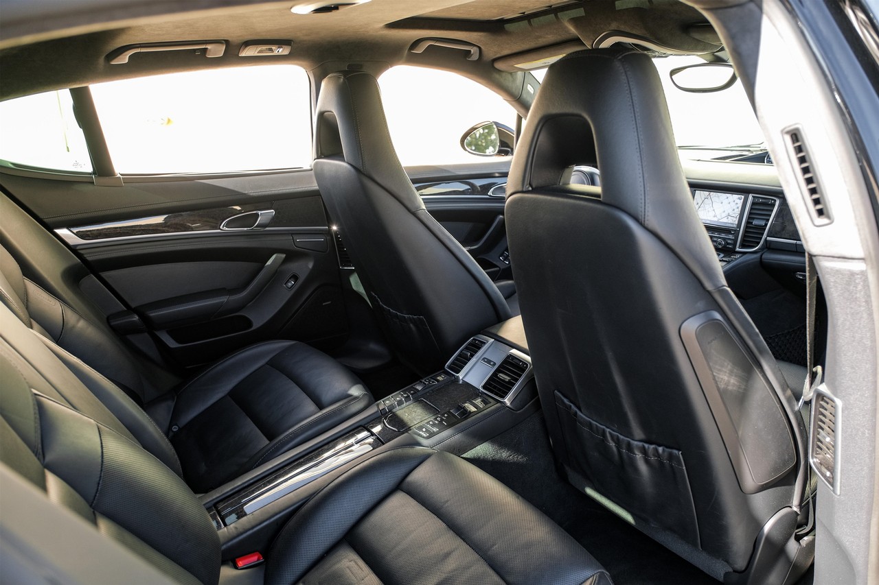 Porsche Panamera Vehicle Main Gallery Image 37