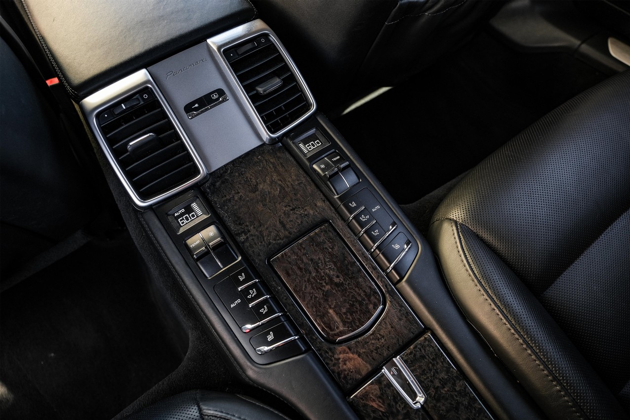 Porsche Panamera Vehicle Main Gallery Image 39