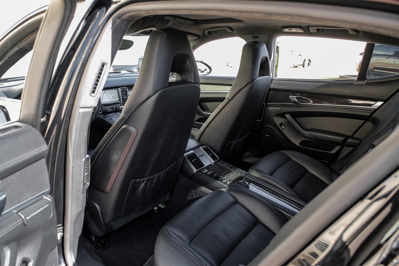 Porsche Panamera Vehicle Main Gallery Image 40