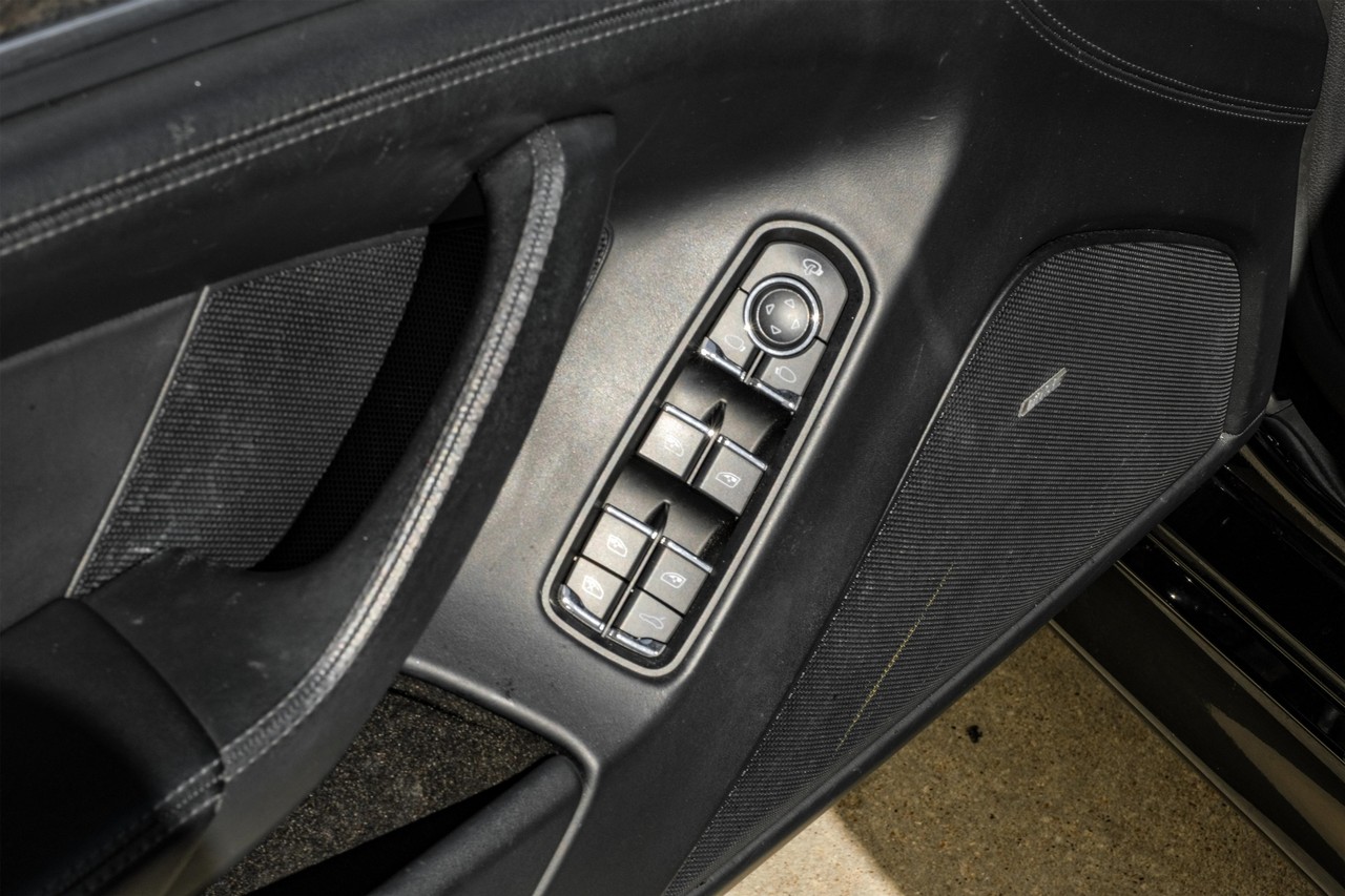 Porsche Panamera Vehicle Main Gallery Image 45