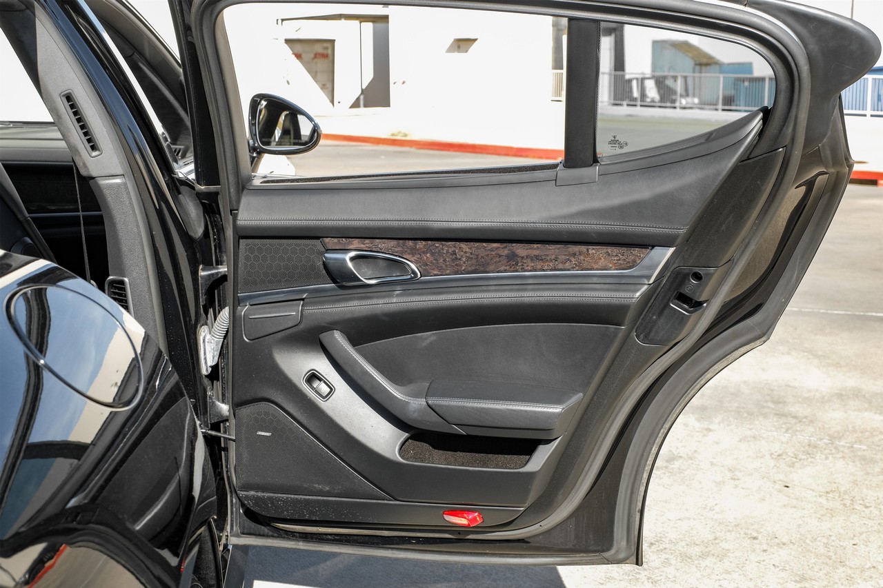 Porsche Panamera Vehicle Main Gallery Image 48