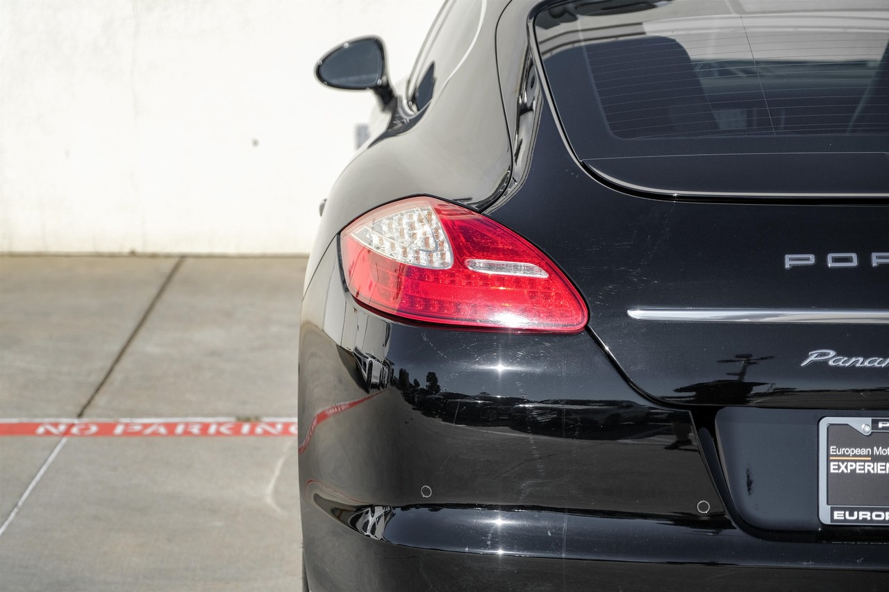 Porsche Panamera Vehicle Main Gallery Image 50