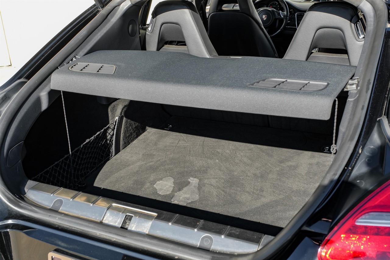 Porsche Panamera Vehicle Main Gallery Image 52