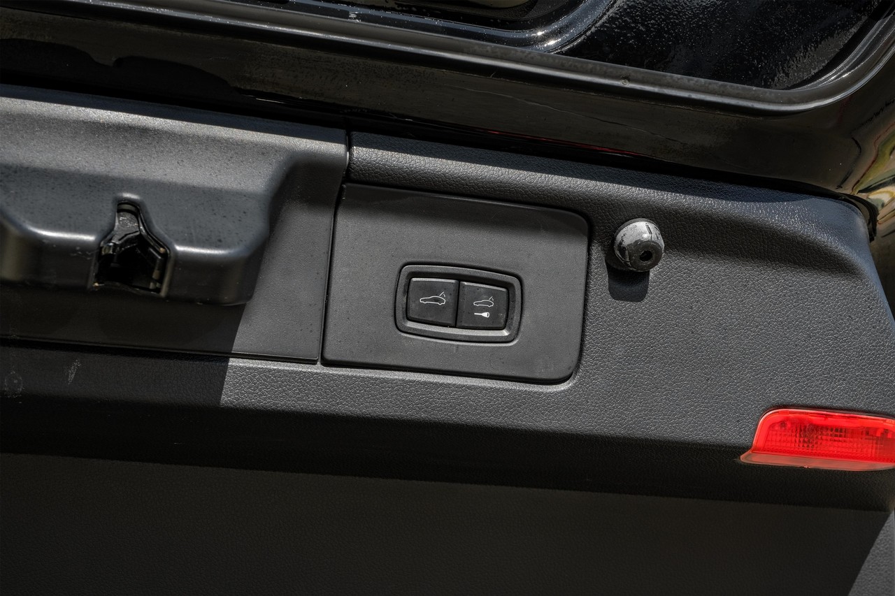 Porsche Panamera Vehicle Main Gallery Image 54