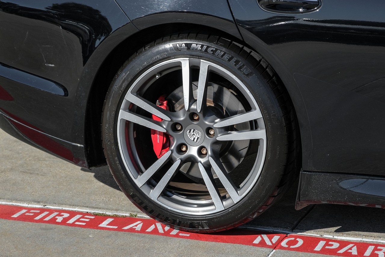 Porsche Panamera Vehicle Main Gallery Image 55
