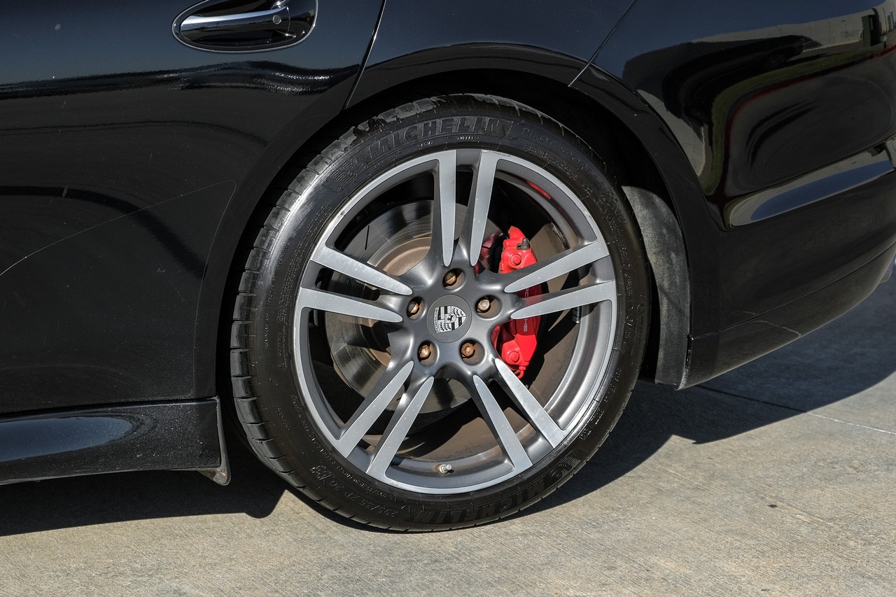Porsche Panamera Vehicle Main Gallery Image 58