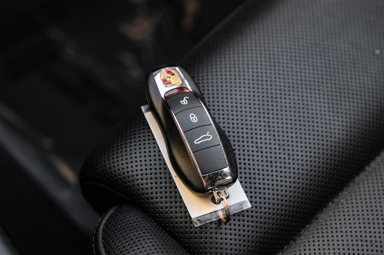 Porsche Panamera Vehicle Main Gallery Image 59