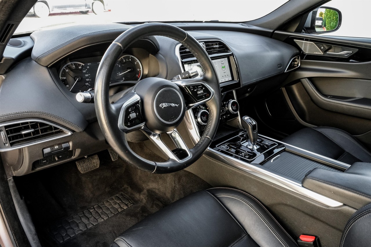 Jaguar XE Vehicle Main Gallery Image 03