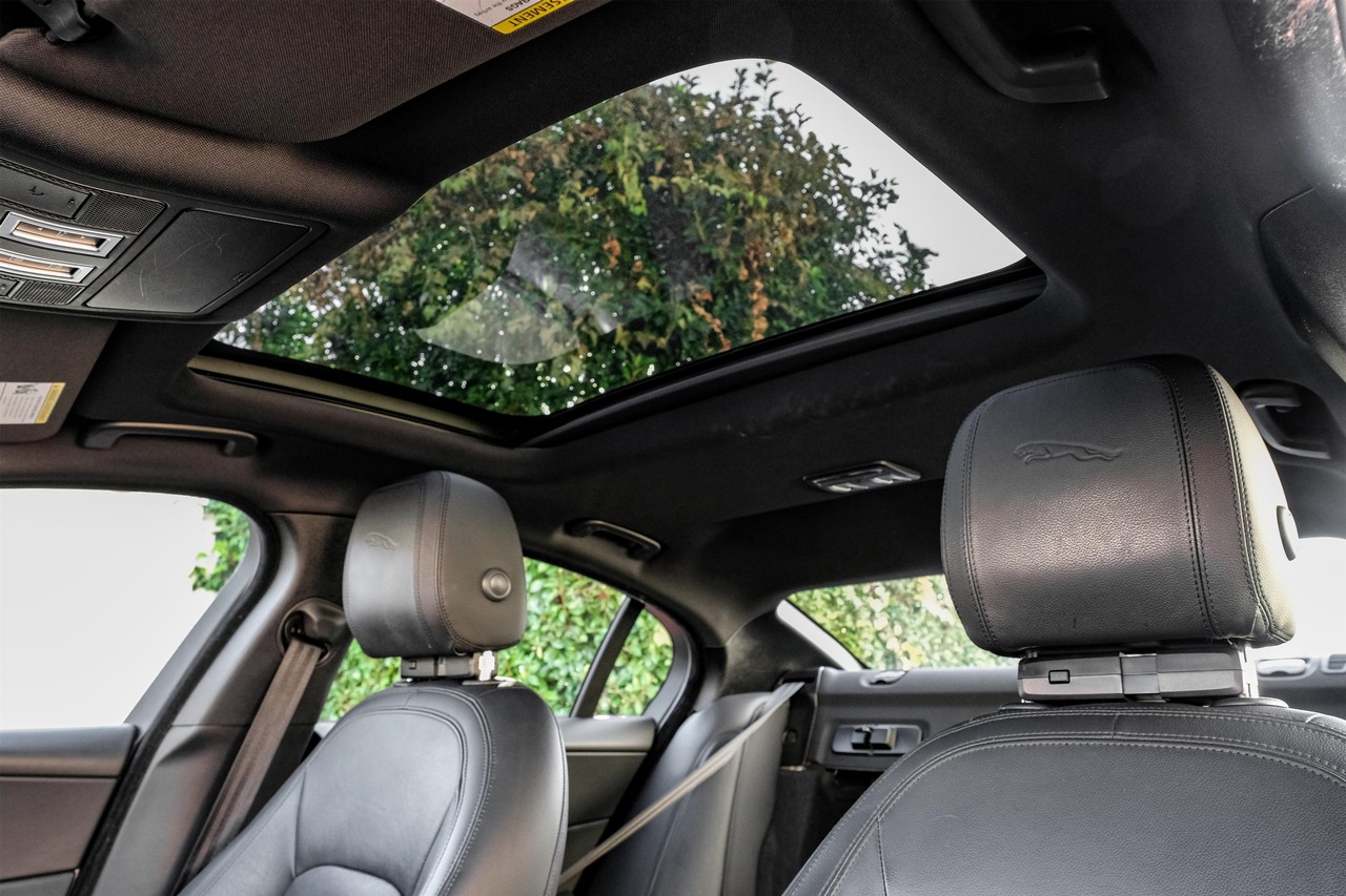 Jaguar XE Vehicle Main Gallery Image 05