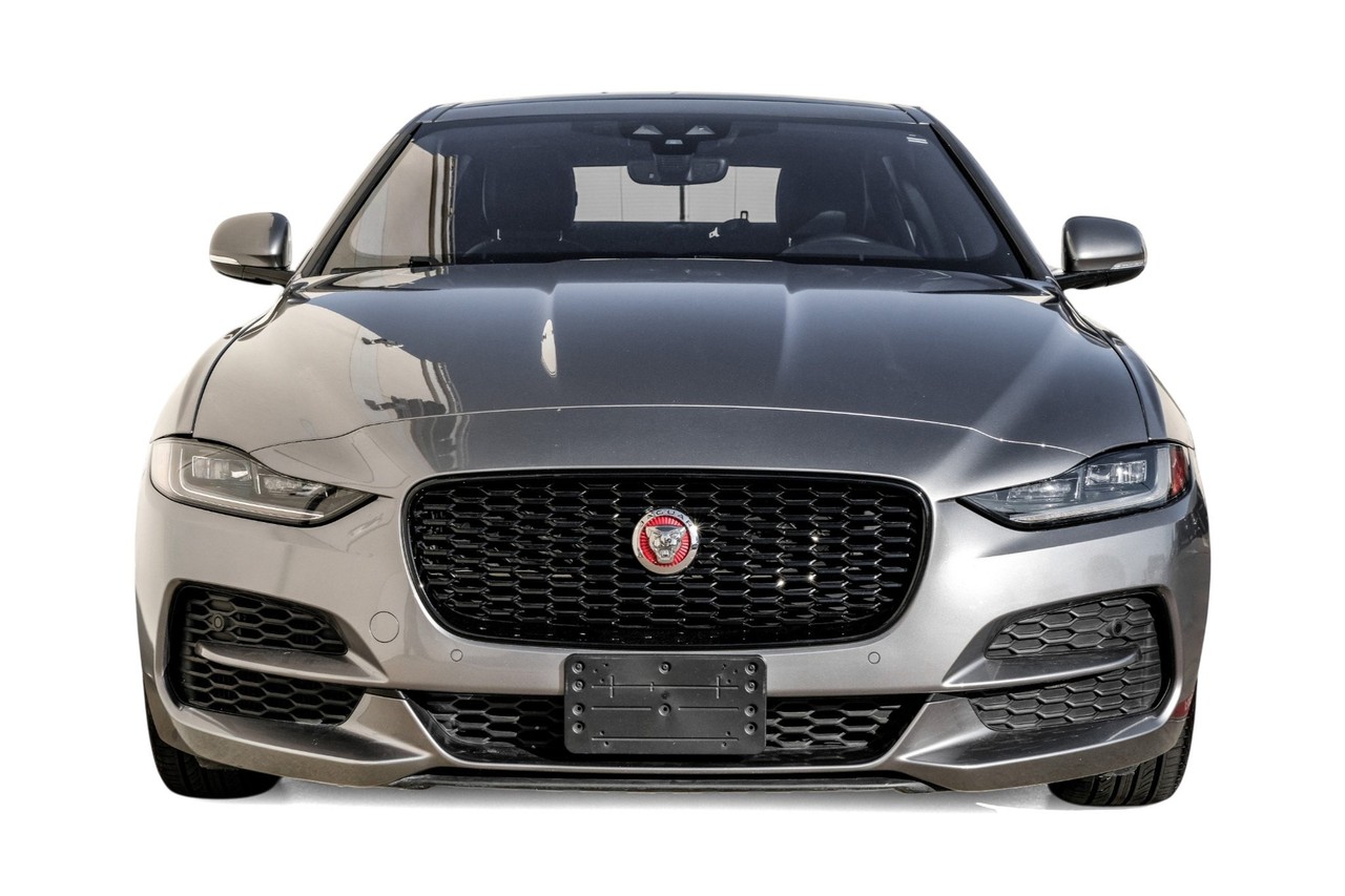 Jaguar XE Vehicle Main Gallery Image 06