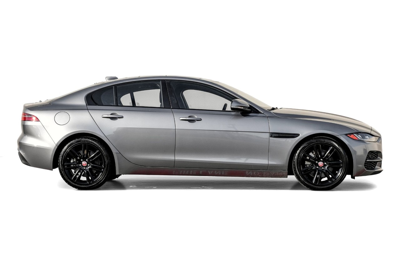Jaguar XE Vehicle Main Gallery Image 08