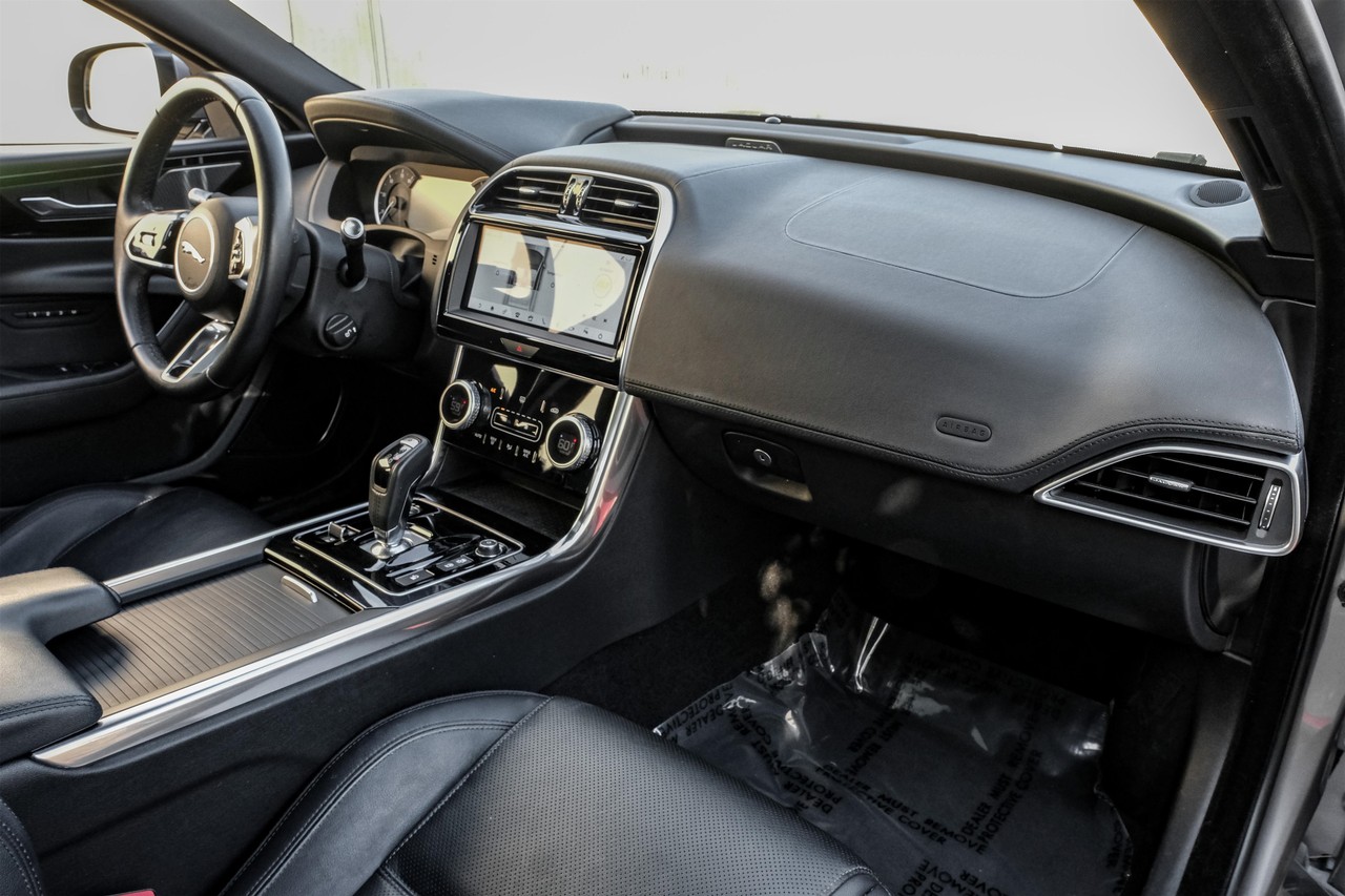 Jaguar XE Vehicle Main Gallery Image 13