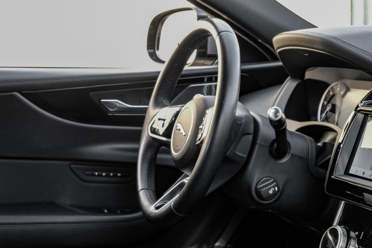 Jaguar XE Vehicle Main Gallery Image 14