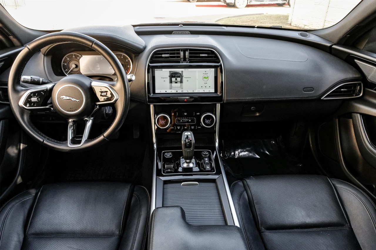 Jaguar XE Vehicle Main Gallery Image 15