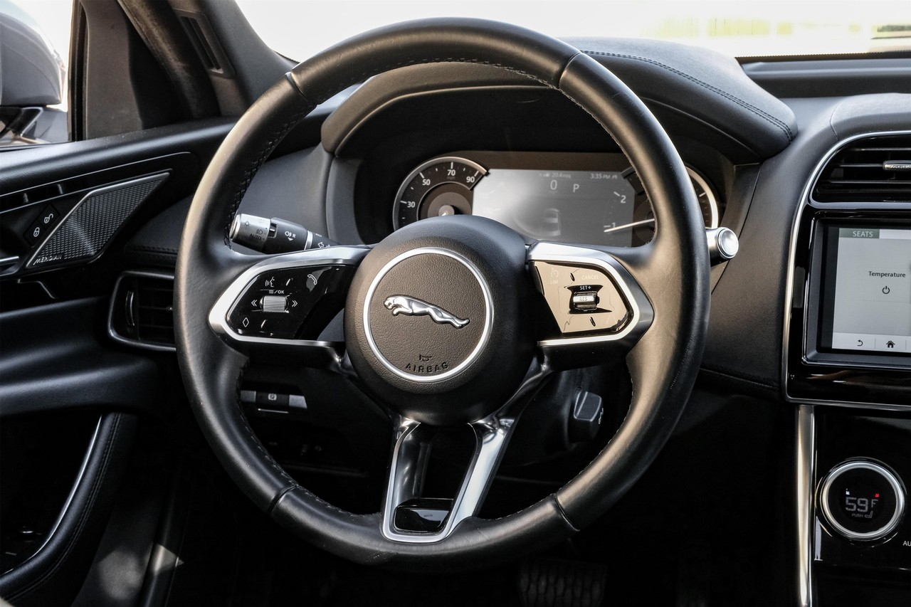 Jaguar XE Vehicle Main Gallery Image 17