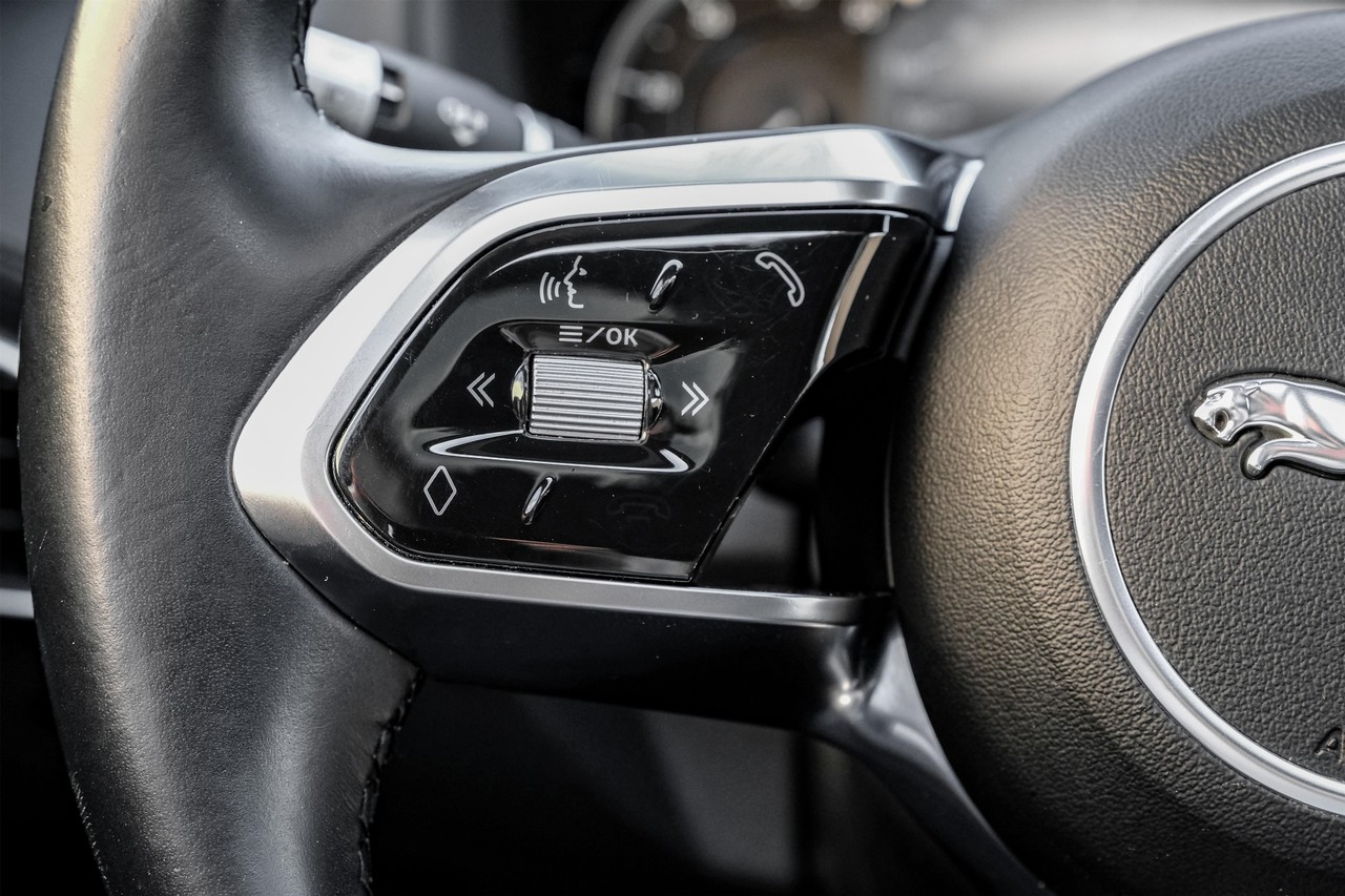 Jaguar XE Vehicle Main Gallery Image 18