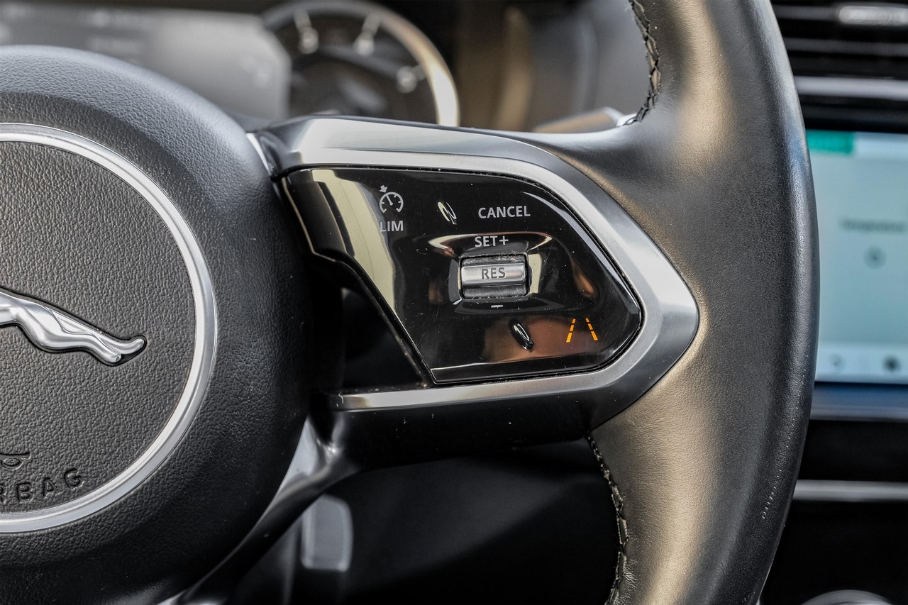 Jaguar XE Vehicle Main Gallery Image 19