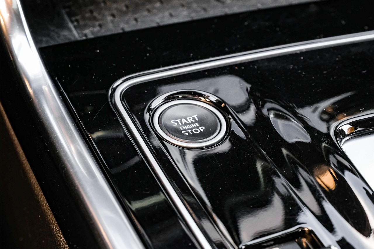 Jaguar XE Vehicle Main Gallery Image 22