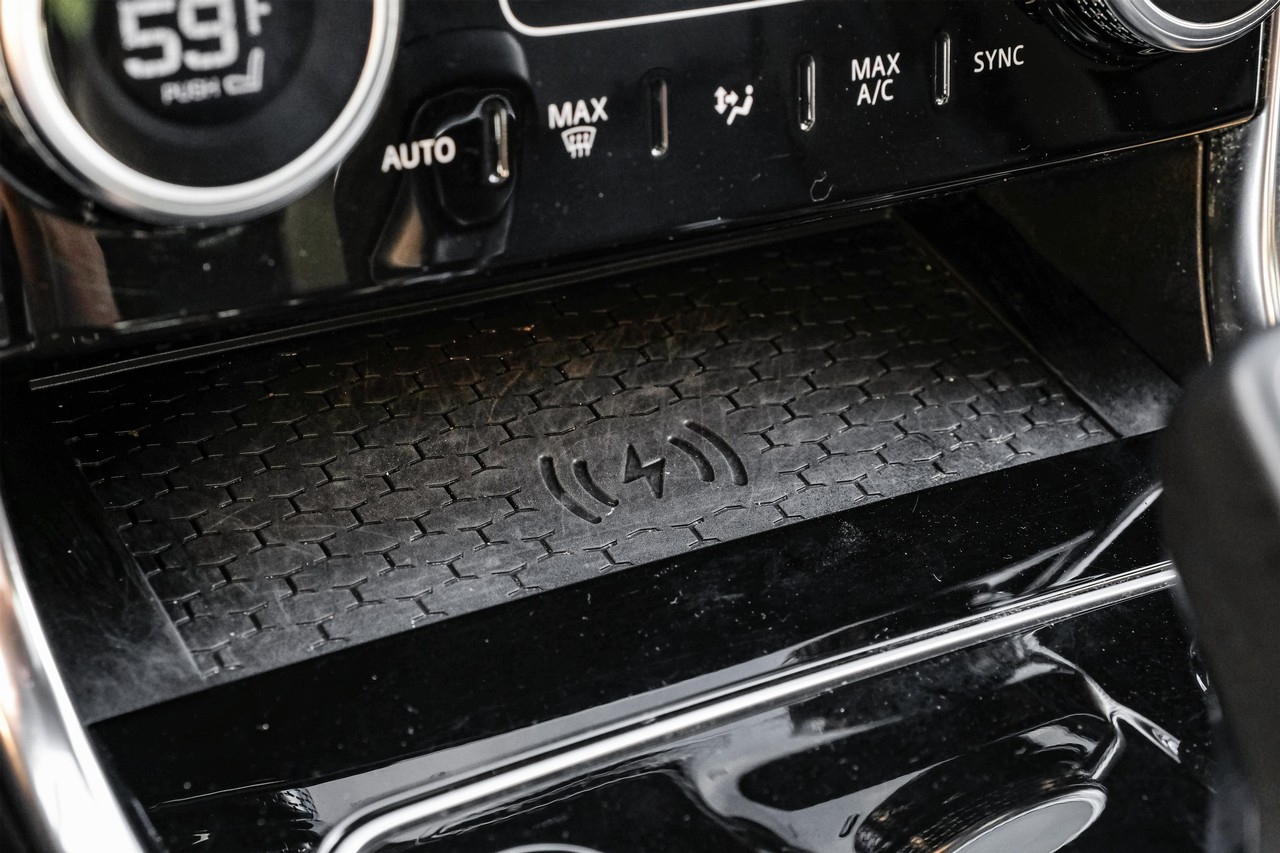 Jaguar XE Vehicle Main Gallery Image 27