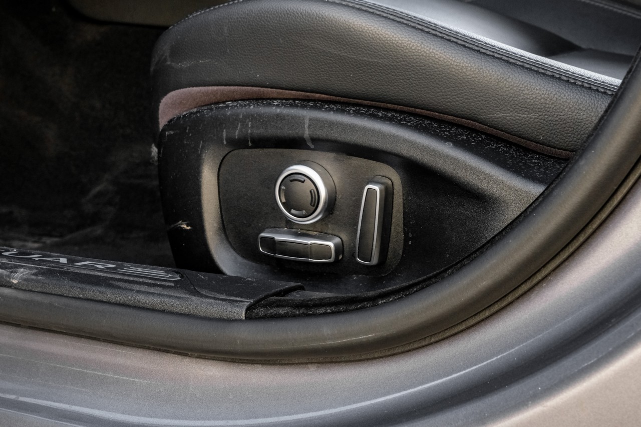 Jaguar XE Vehicle Main Gallery Image 35