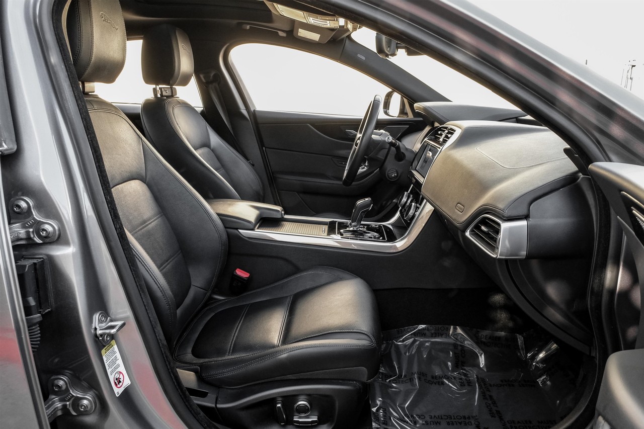 Jaguar XE Vehicle Main Gallery Image 36