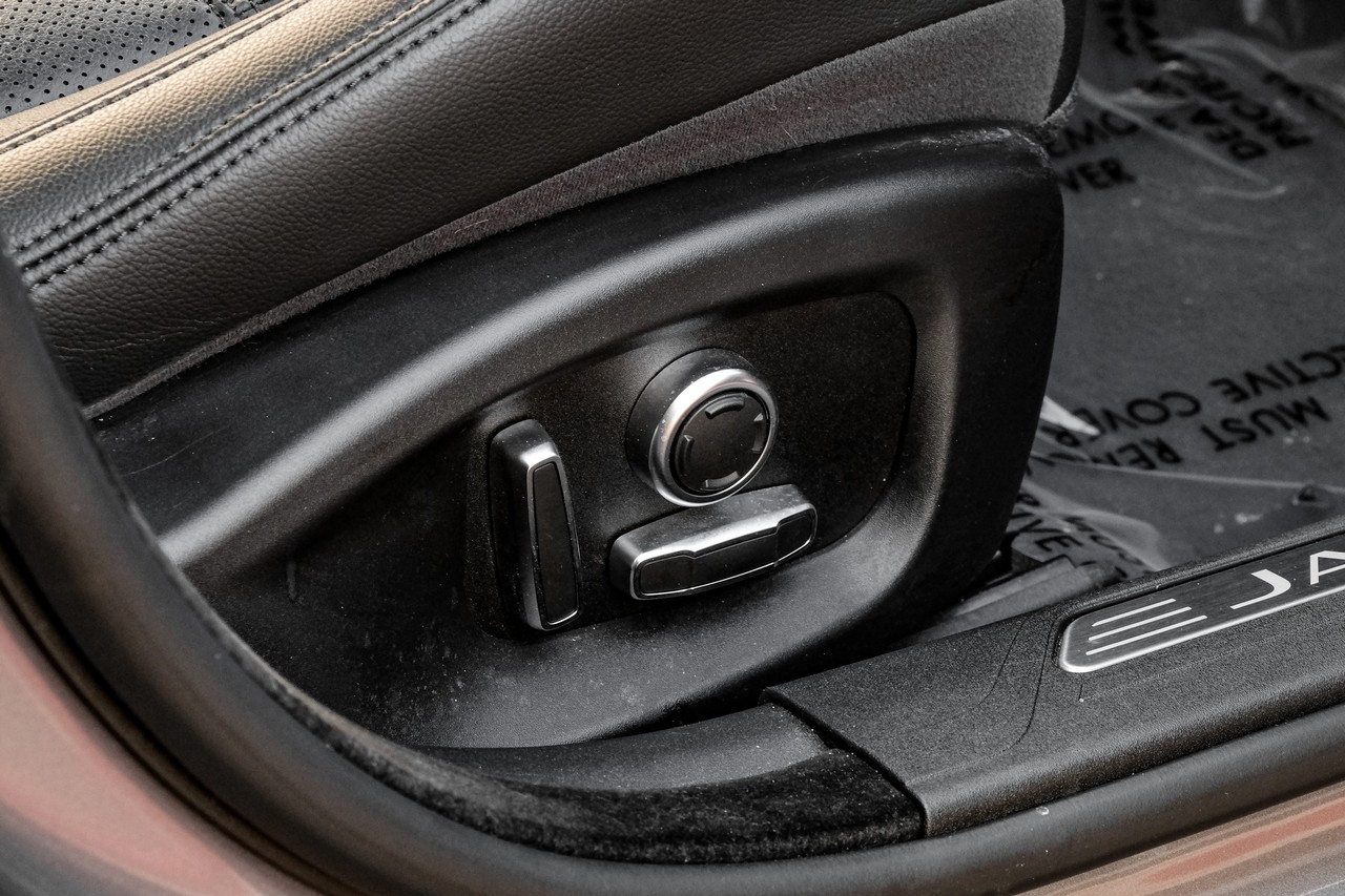 Jaguar XE Vehicle Main Gallery Image 38